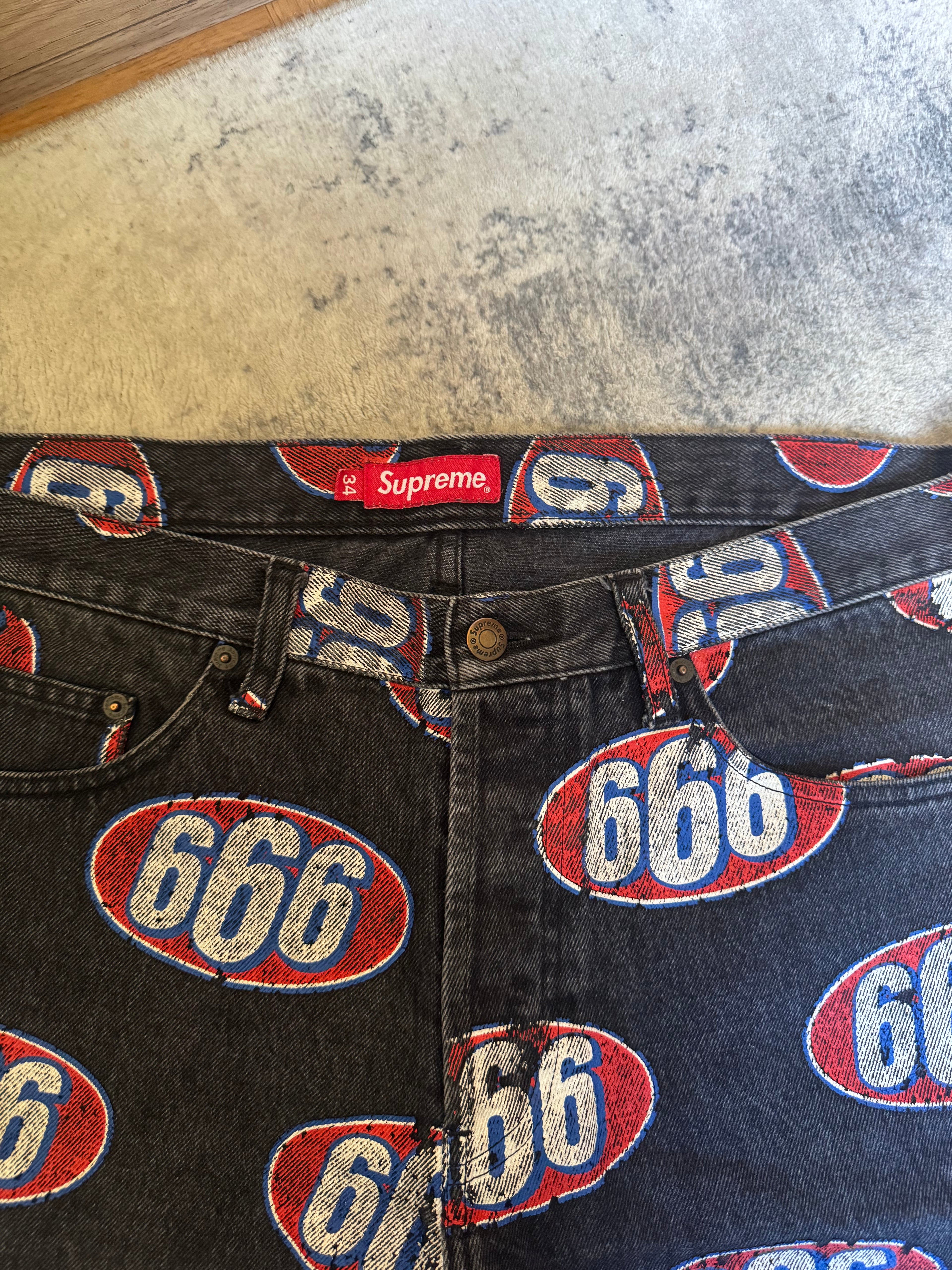 SUPREME SHORT 666