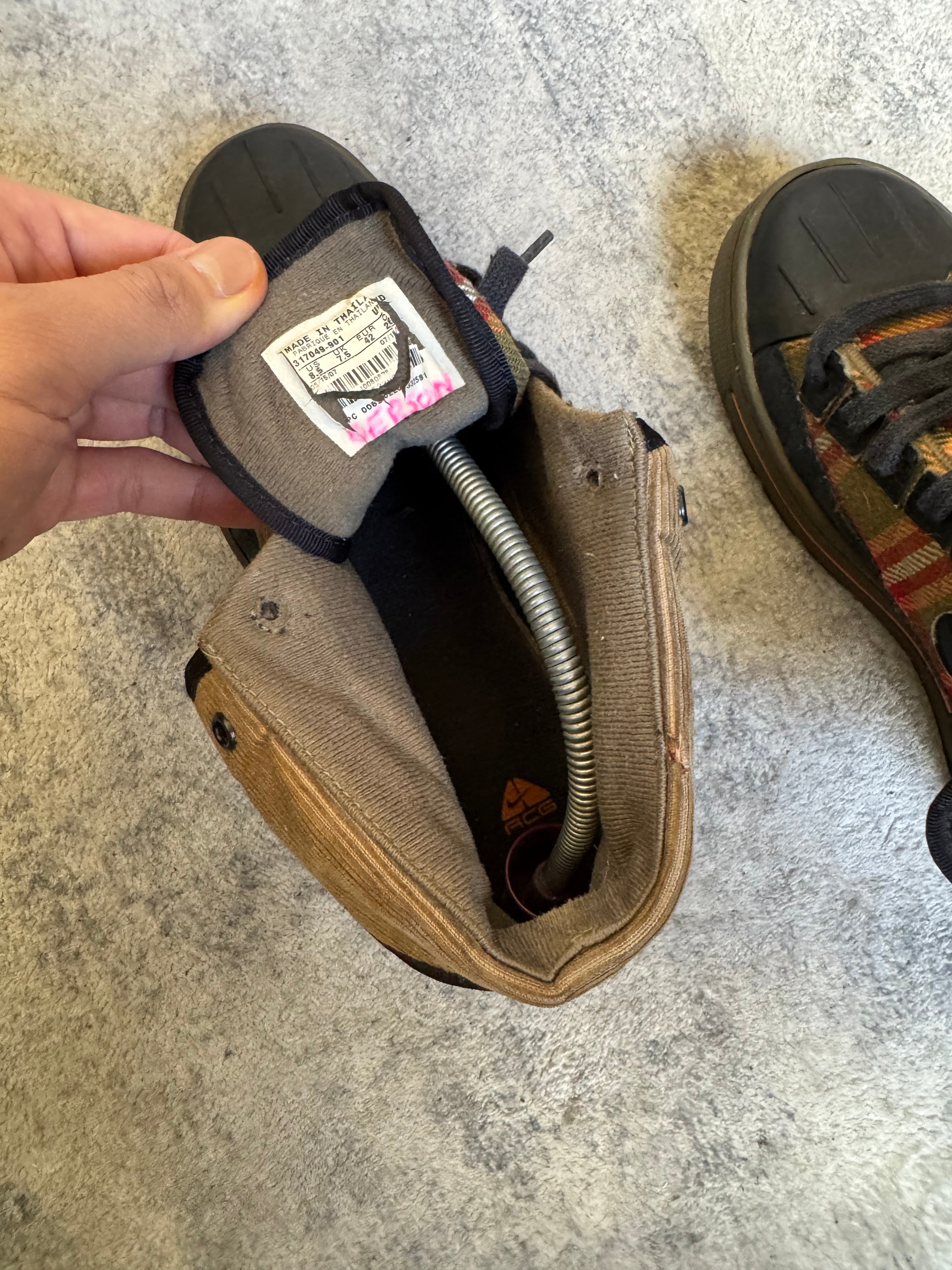 NIKE ACG BOOTS