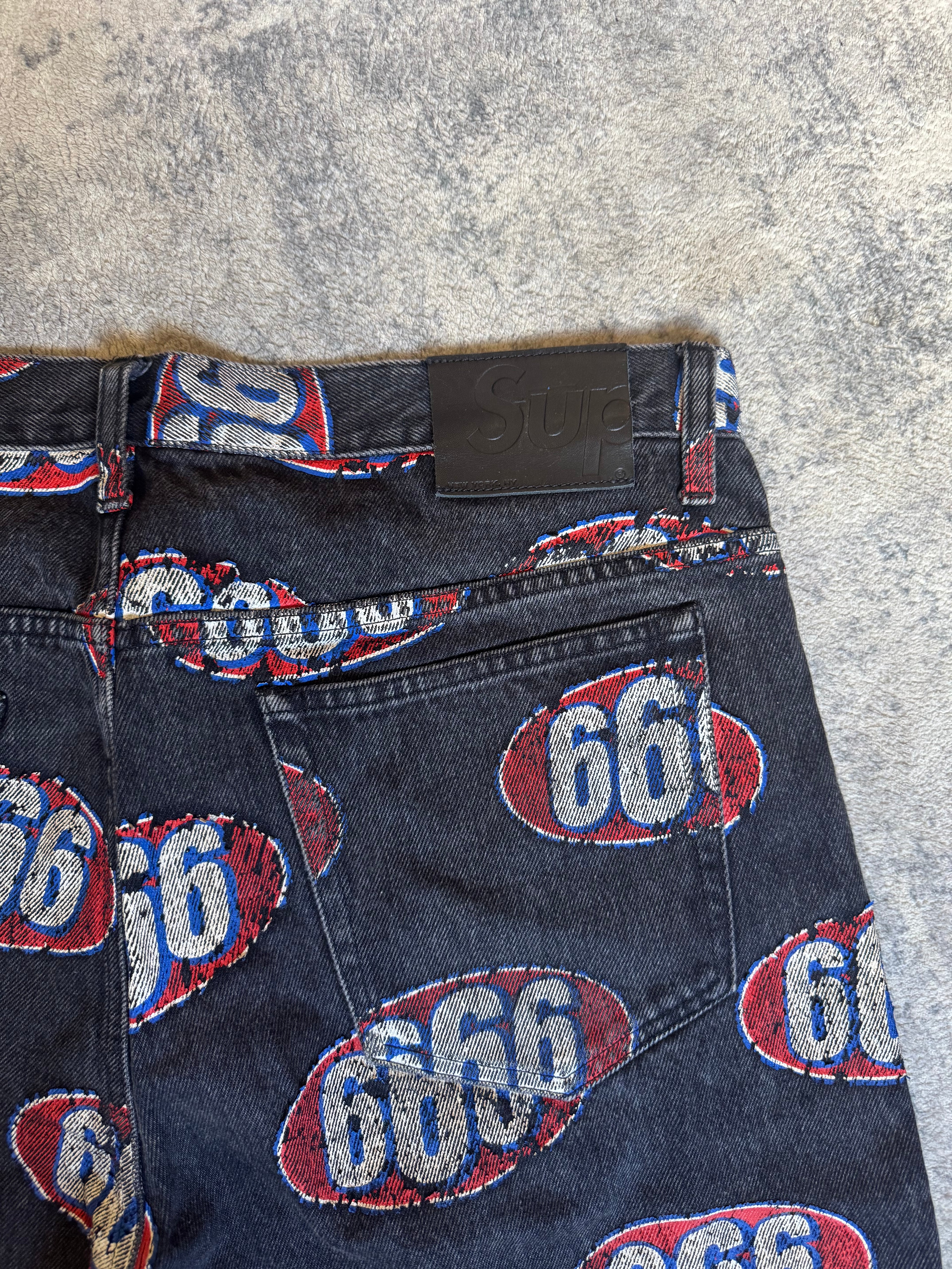 SUPREME SHORT 666