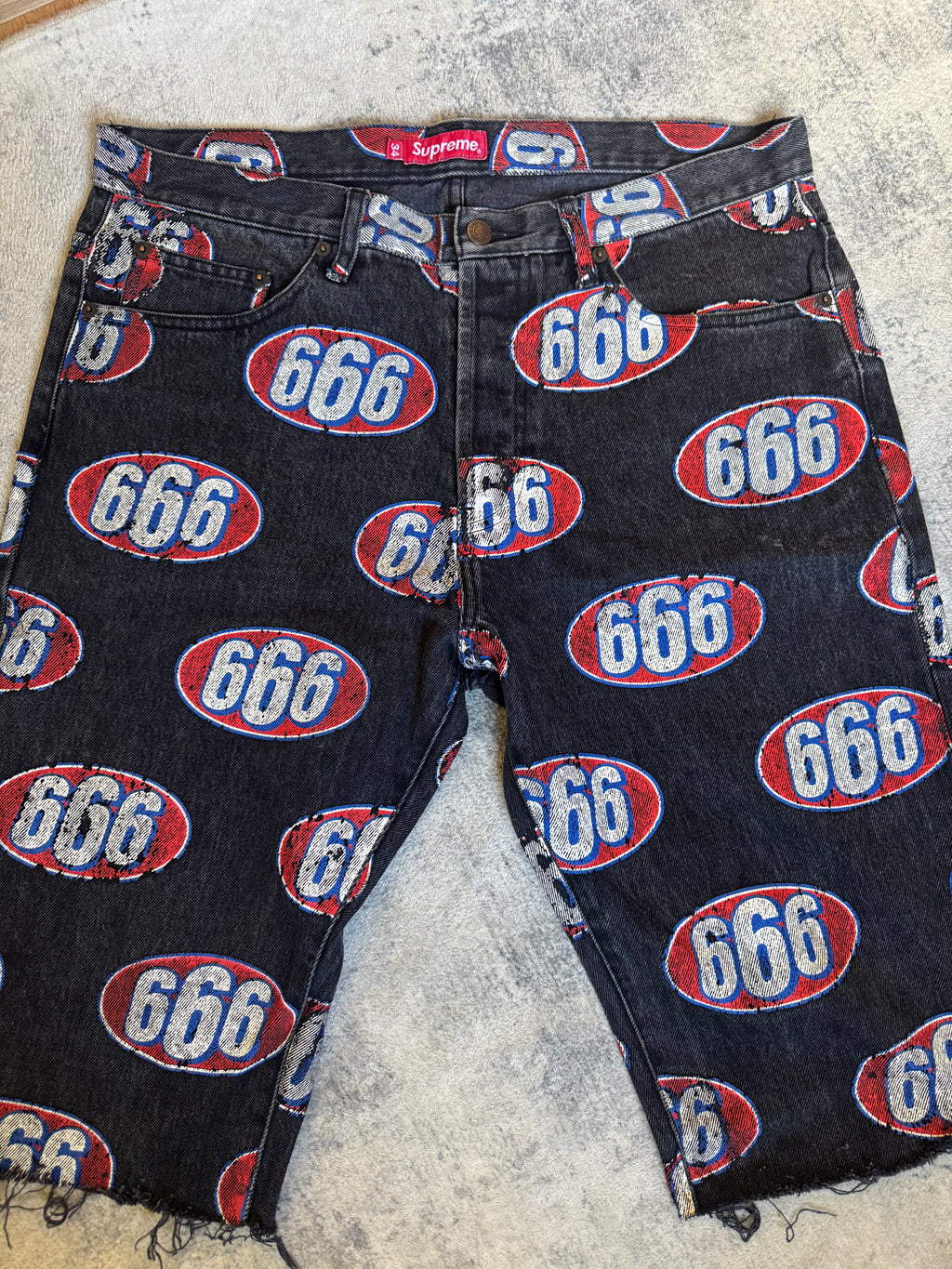 SUPREME SHORT 666