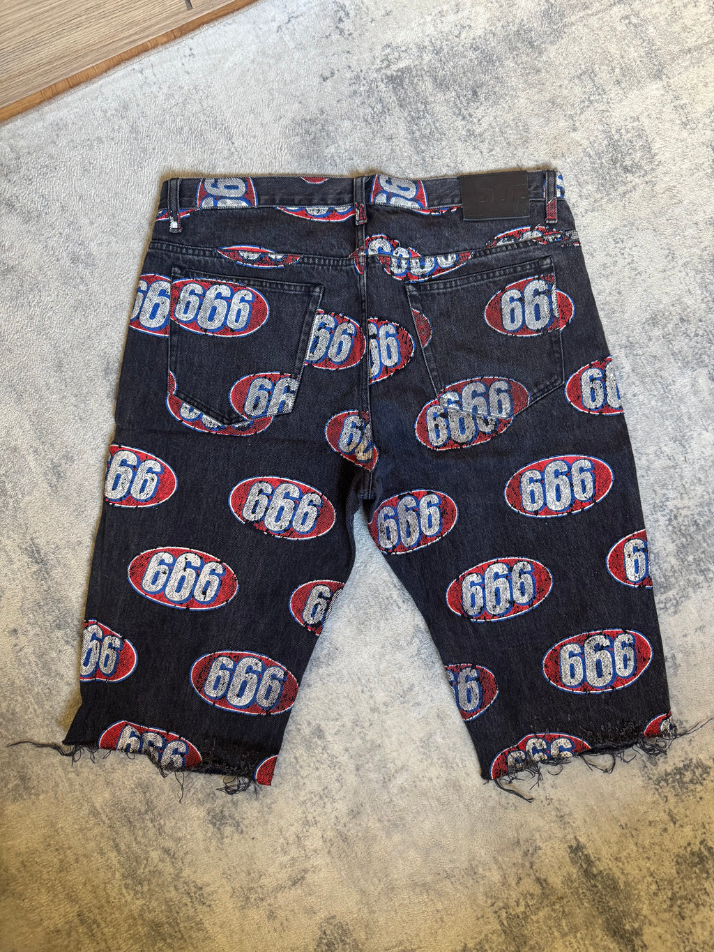 SUPREME SHORT 666