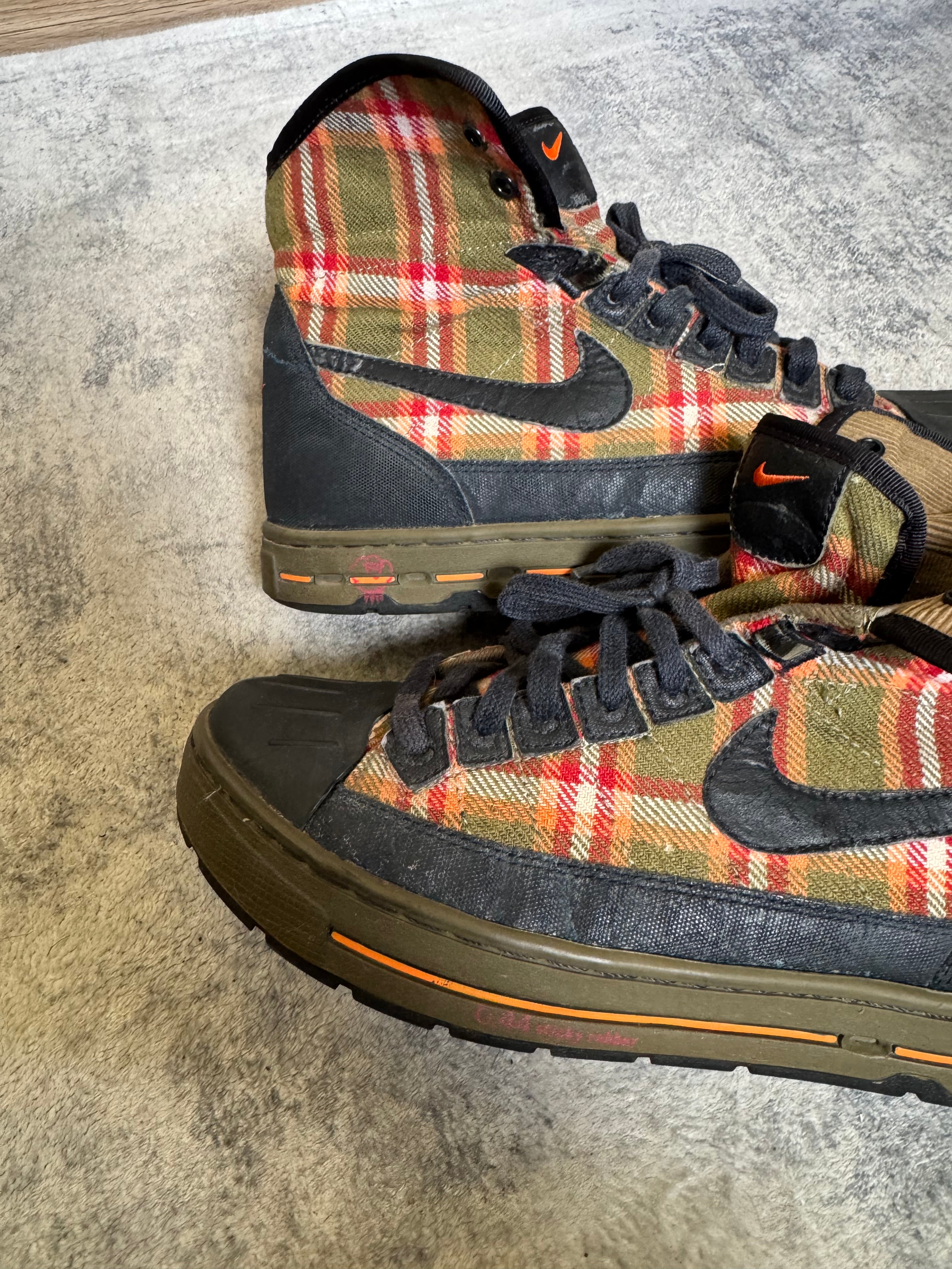 NIKE ACG BOOTS